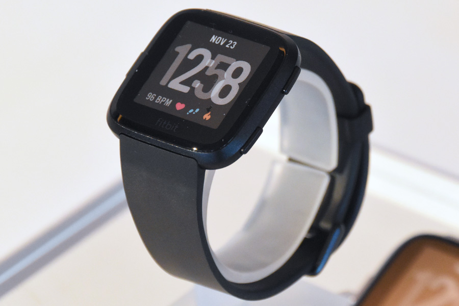 Fitbit Versa スマートウォッチ ブラック FITBIT FB505 活動量計