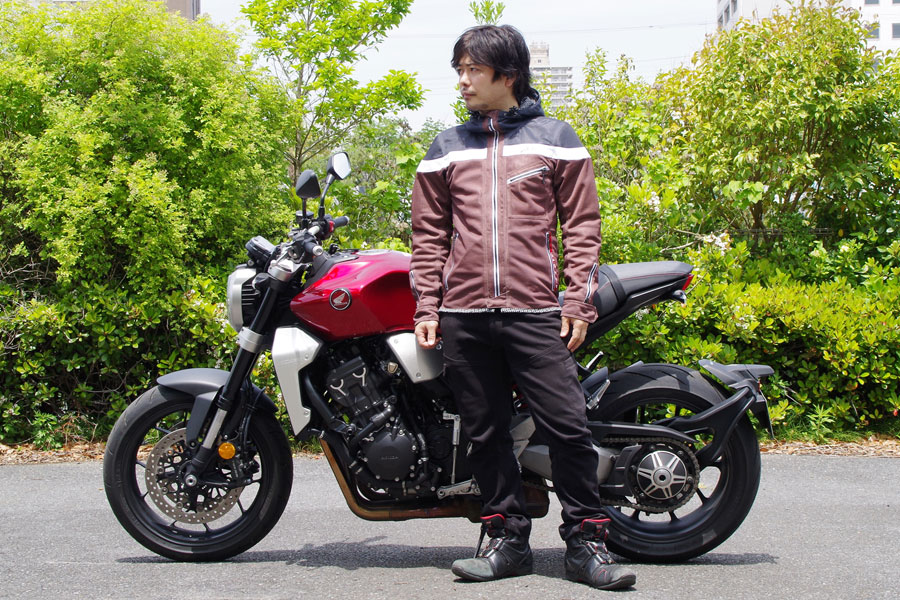 夏に最適なライディングジャケットはどれ 注目の新作6着をバイク乗りが全部着て確かめた 価格 Comマガジン