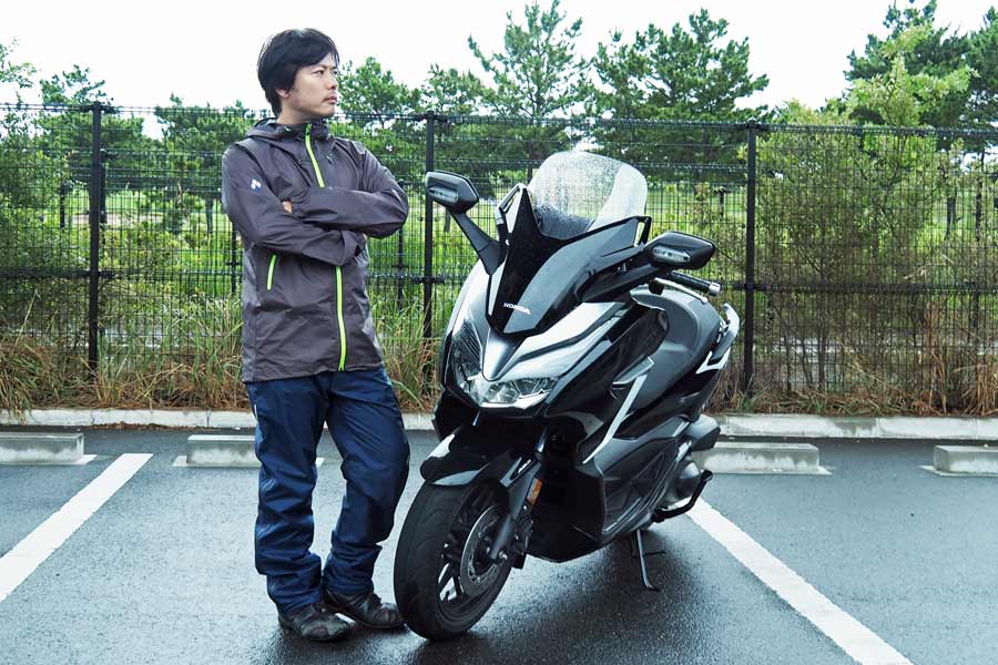 バイク乗りに最適なレインウェア5選 メーカーイチ推しアイテムをすべて試着して大調査 価格 Comマガジン