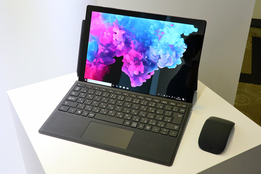 Surface」の新色ブラックモデルはUSBポートの奥まで真っ黒 - 価格.com ...