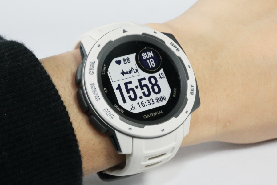 美品]GARMIN(ガーミン) アウトドアウォッチ Instinct-