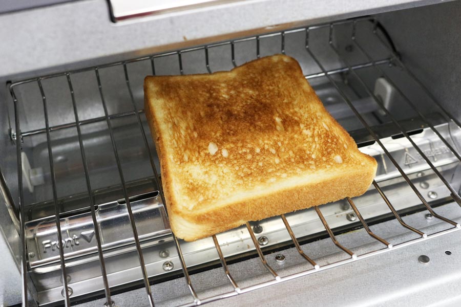 サクサクなのにやわらか！ 新食感トースター「三菱ブレッドオーブン」最速レビュー - 価格.comマガジン
