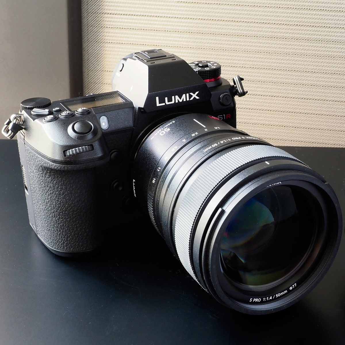 pi\jbNuLUMIX S1Rv𑊖_ɃC{[ubWĂB
