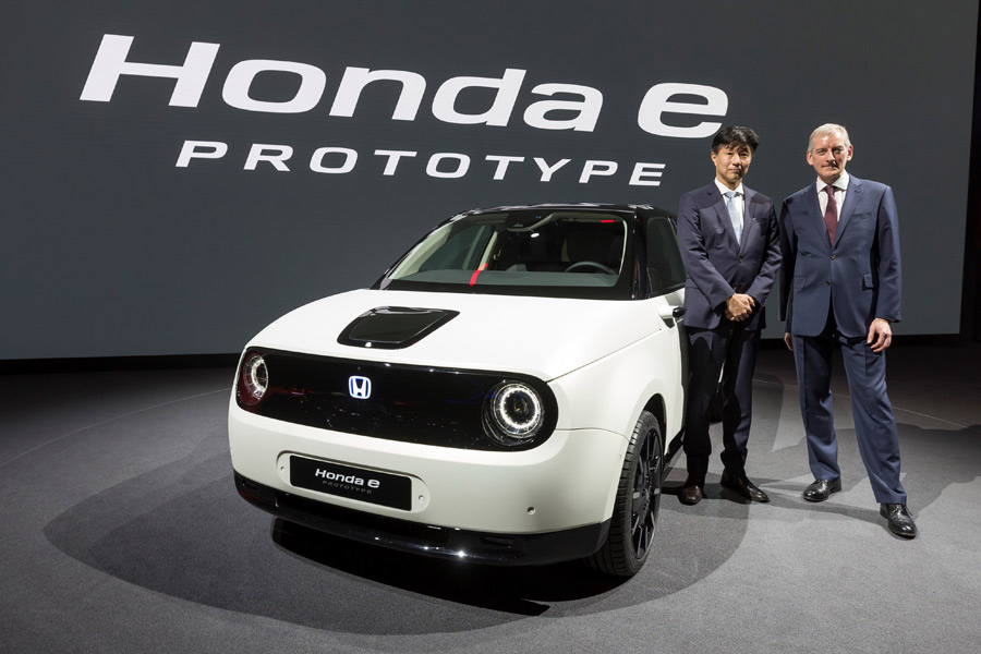 ホンダ初のEV「Honda e」日本で2020年に発売!? 後輪駆動でスポーティーな走りも