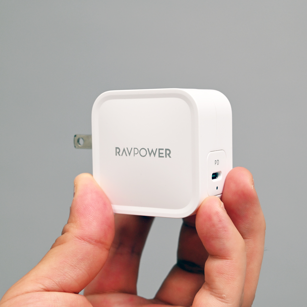 61Wo͑Ήł̃TCY̓oI RAVPower̃RpNgUSB[duRP-PC112v͓I