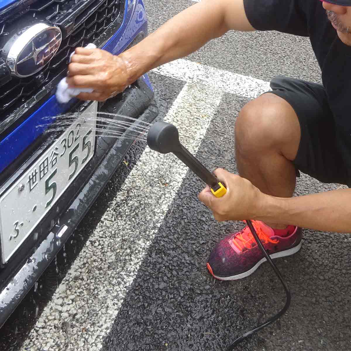 洗車の難題 ホイール洗い が革命的にやさしくなるブラシ 価格 Comマガジン