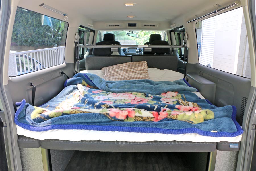 キャンピングカーのような寝床で車中泊できる日産 Nv350キャラバン トランスポーター 価格 Comマガジン