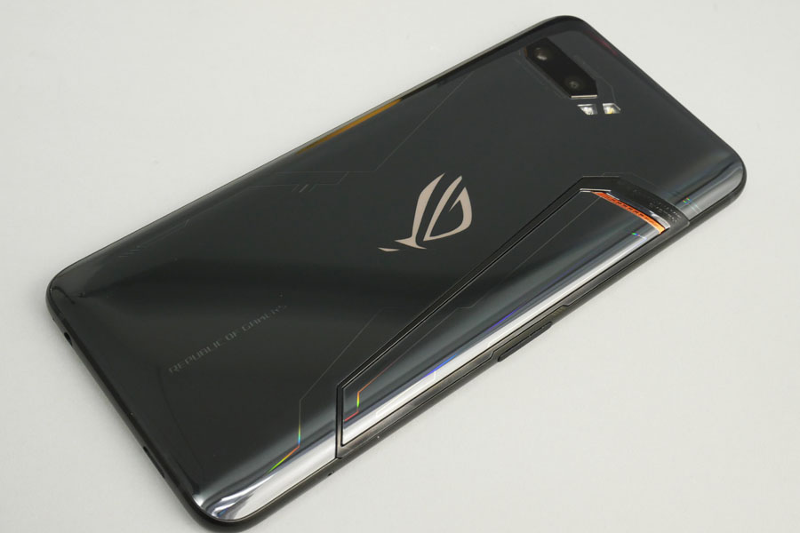 ゲームにステ全振りのゲーマー向けスマホ。ASUS「ROG Phone 2」登場 - 価格.comマガジン