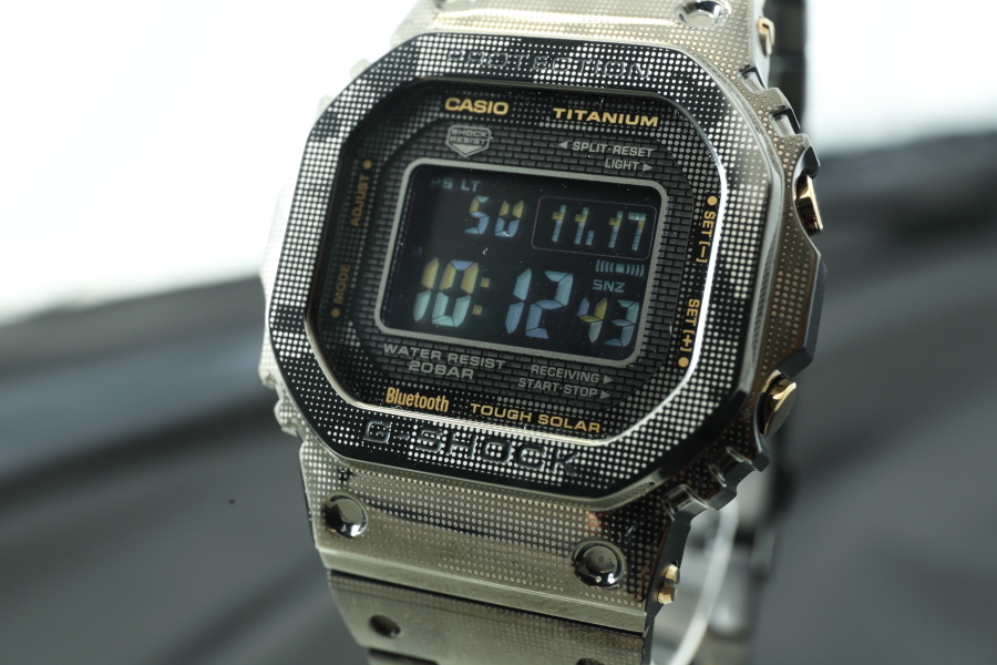 G-SHOCK」からフルチタンの「5000」が初登場！ レーザー彫りの迷彩柄が ...