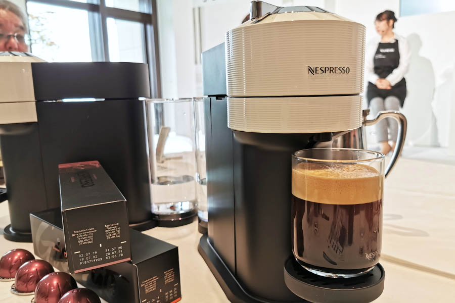 大阪買付【破格】NESPRESSOネスプレッソ 全自動コーヒーマシン カプセル式 タッチ コーヒーメーカー・エスプレッソマシン