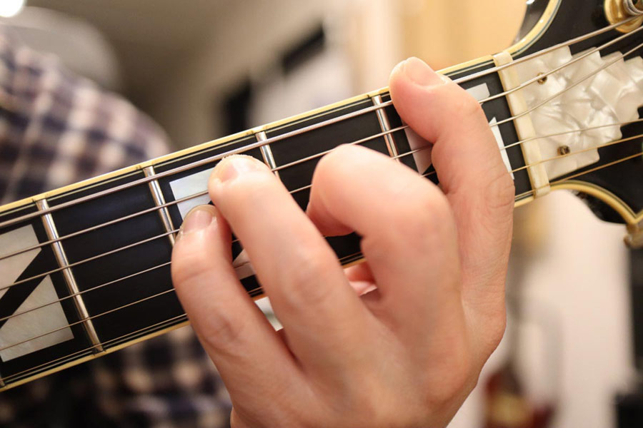 手の小さいギタリストが伝授 手が小さくてもギター上達する方法 価格 Comマガジン