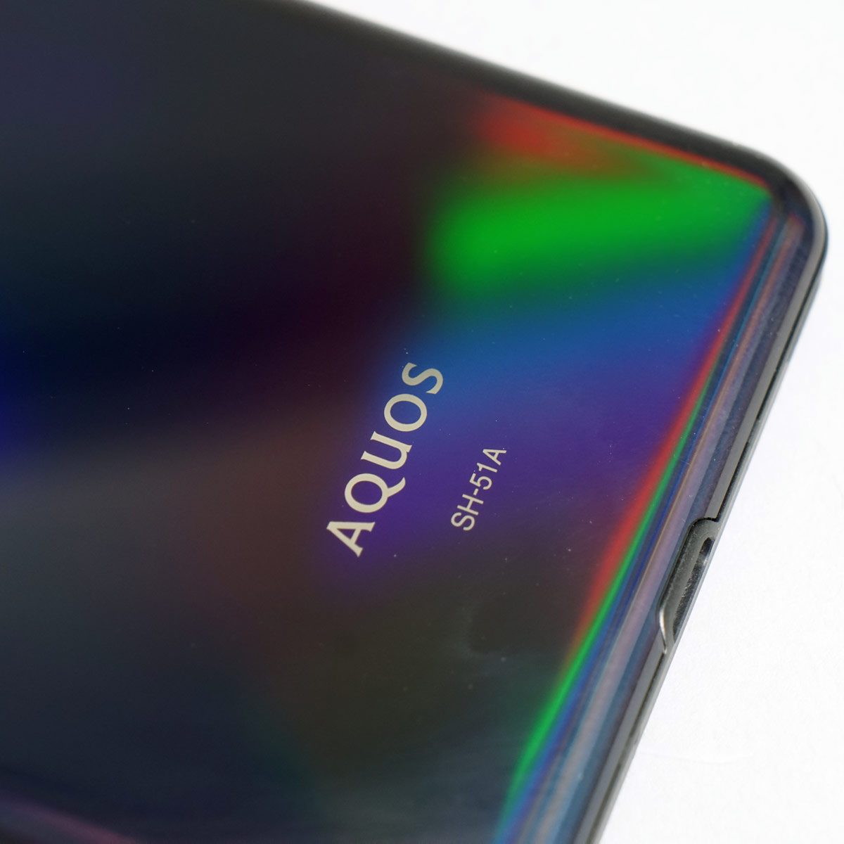 �S�X�y�b�N��5G�X�}�z�͎��̓t�����h���[�B�V���[�v�uAQUOS R5G�v���r���[