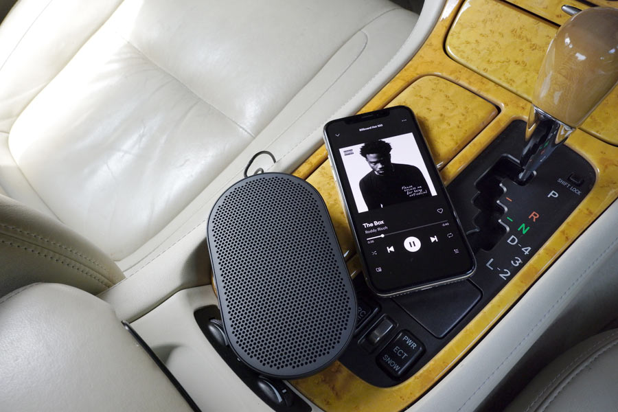 車にbluetoothスピーカーを置いて音楽再生するコツ 製品の選び方と