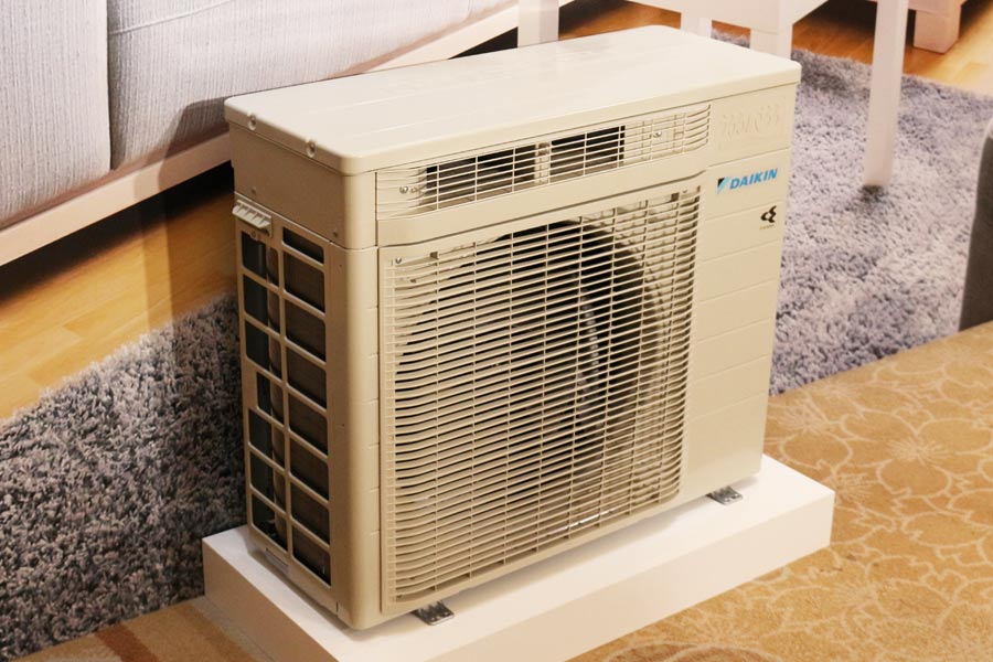 DAIKIN エアコン（室外機、操作リモコン付き） - 季節、空調家電