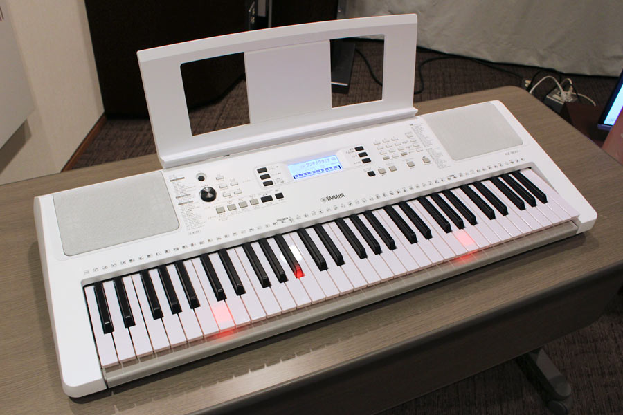 ヤマハが8年ぶりに“鍵盤が光るキーボード”発表！ 楽器メーカーらしいレッスン機能満載