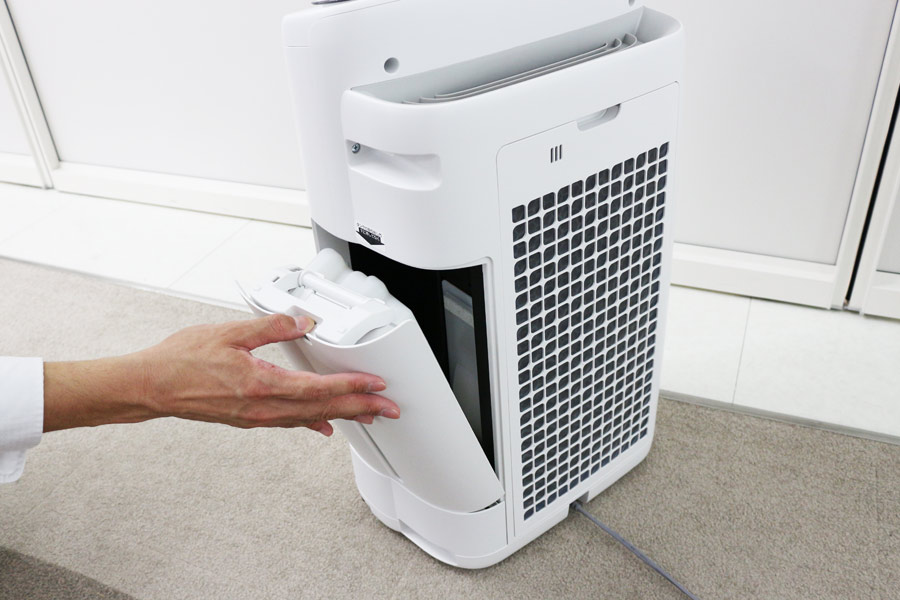 冷暖房/空調 空気清浄器 シャープの空気清浄機にコンパクトなモデルと高い加湿性能を備えた薄型 