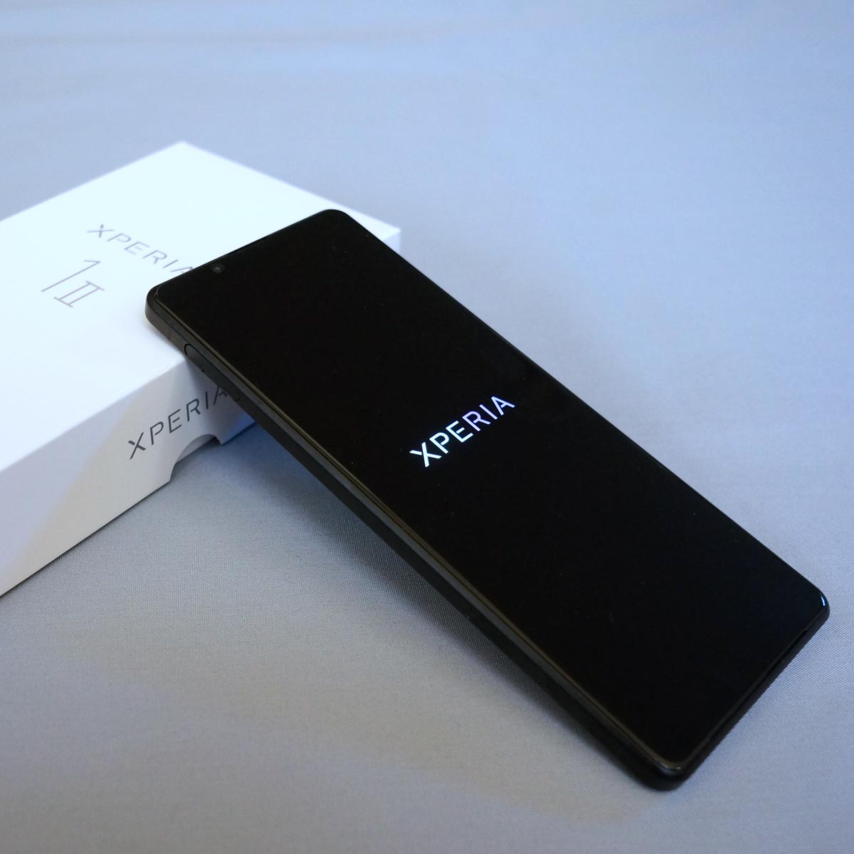 ɏXperiaBSIMt[ŁuXperia 1 II XQ-AT42vr[