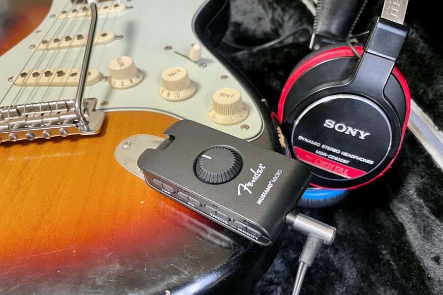 Fender ギターamp;ベース用ヘッドフォンアンプ MUSTANG? MICRO ブラック ポータブルオーディオ | kobedenshi