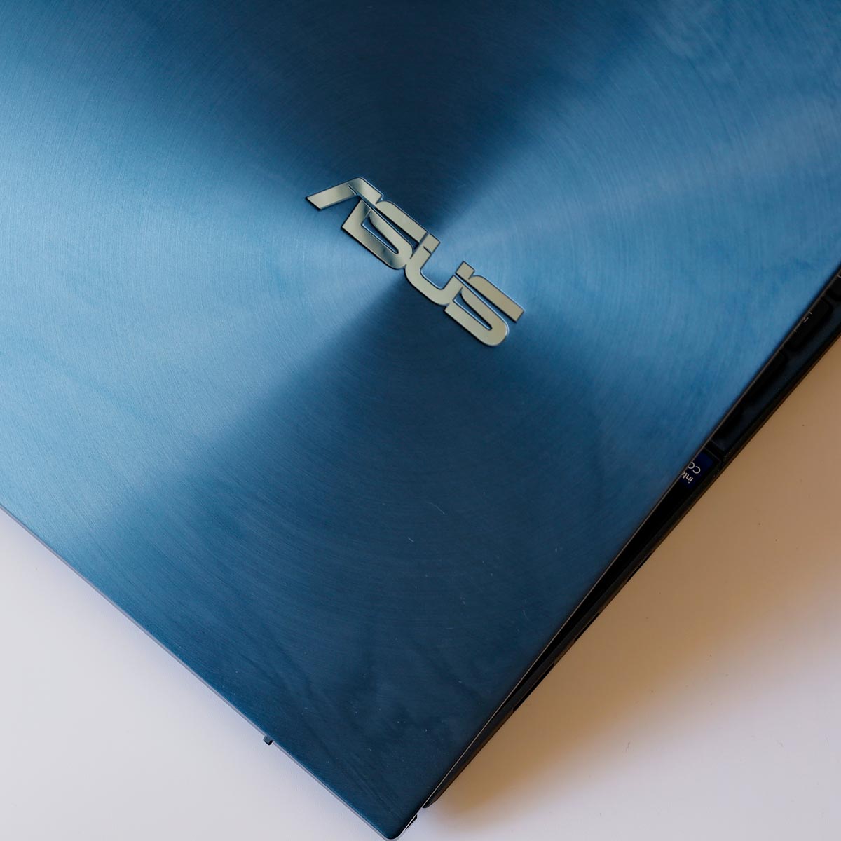 ASUS��2���PC�uZenBook Duo 14�v�Ȃ�Premiere���͂��ǂ���Ăǂ��������ƁH