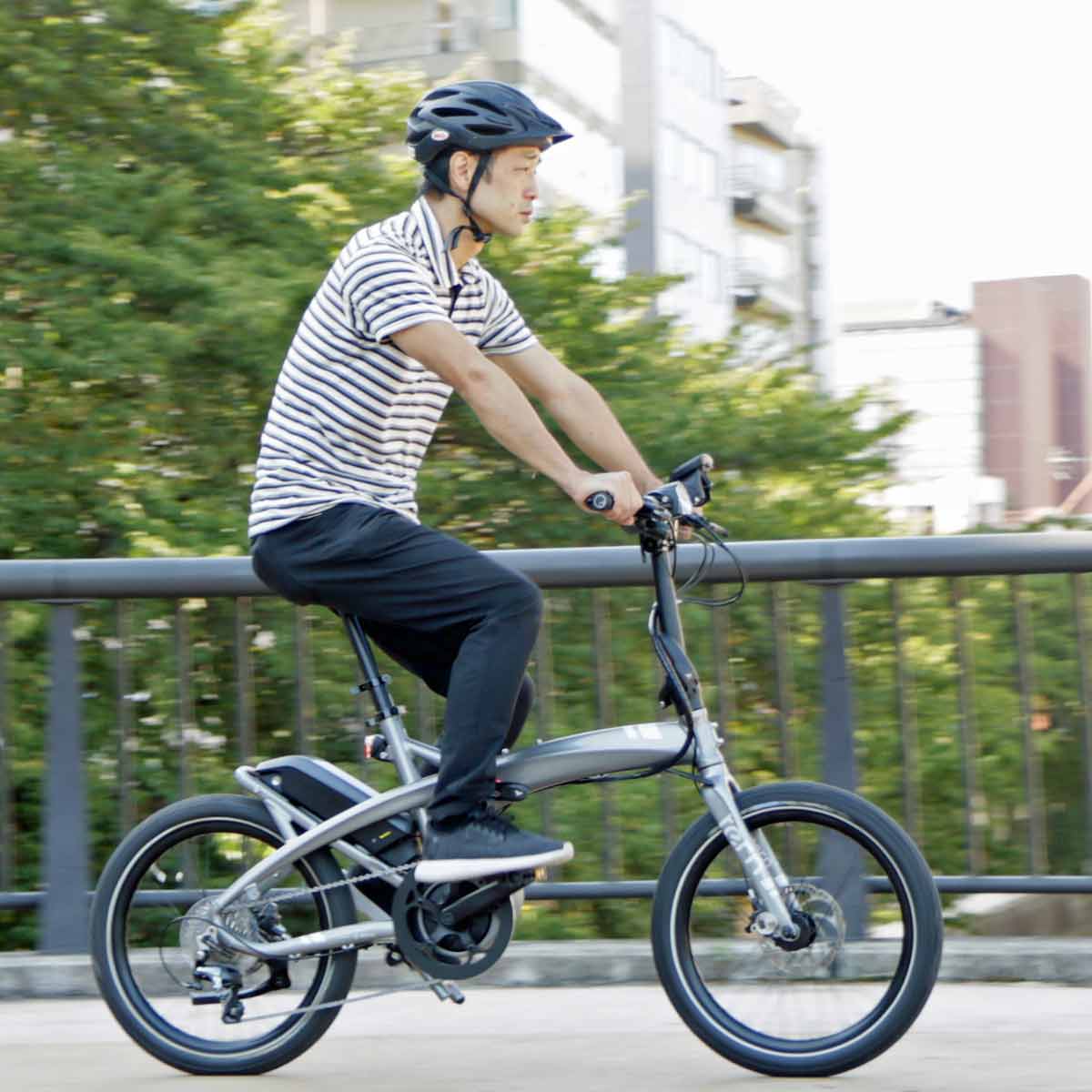 ~jx^Cv̍ŋe-BikeI^[uVektron S10v̊xɐlC̗R