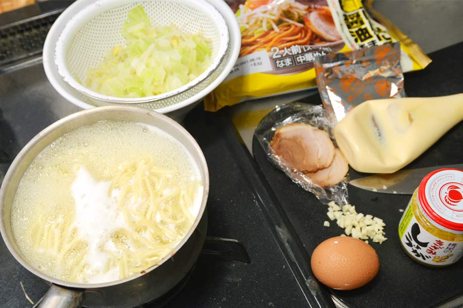 まぜそば」が今アツい！ 油そばから二郎系まで“汁なしチルド麺”6商品を