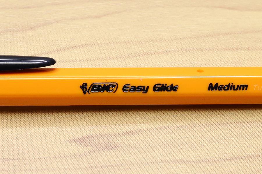 世界中で愛された「BICのボールペン」が廃番に！ 後継は3.5km書ける高コスパモデル - 価格.comマガジン