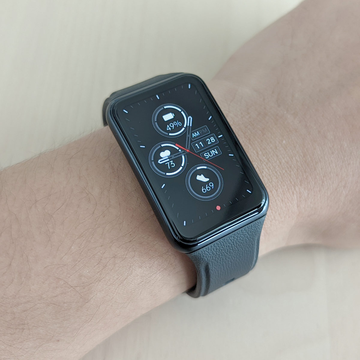 ��y�Ɍ��N�Ǘ��������l�ɁI �uOPPO Watch Free�v���r���[