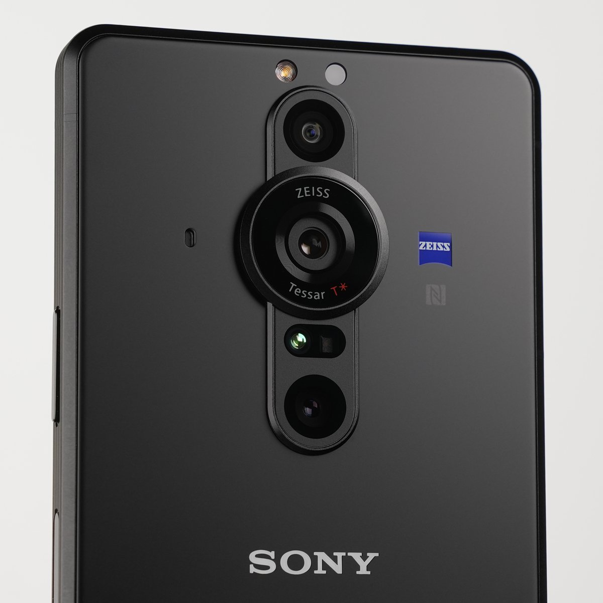 1.0^ZT[ڂ̎͂́H \j[uXperia PRO-IṽJ@\K`