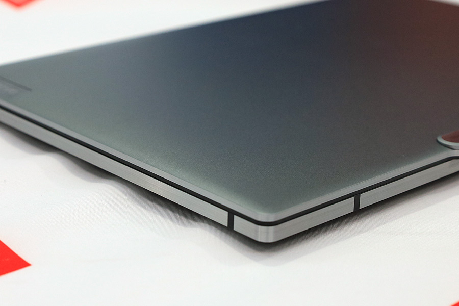 レノボ、次の30年を見据えた新シリーズ「ThinkPad Z」発表 - 価格.com 