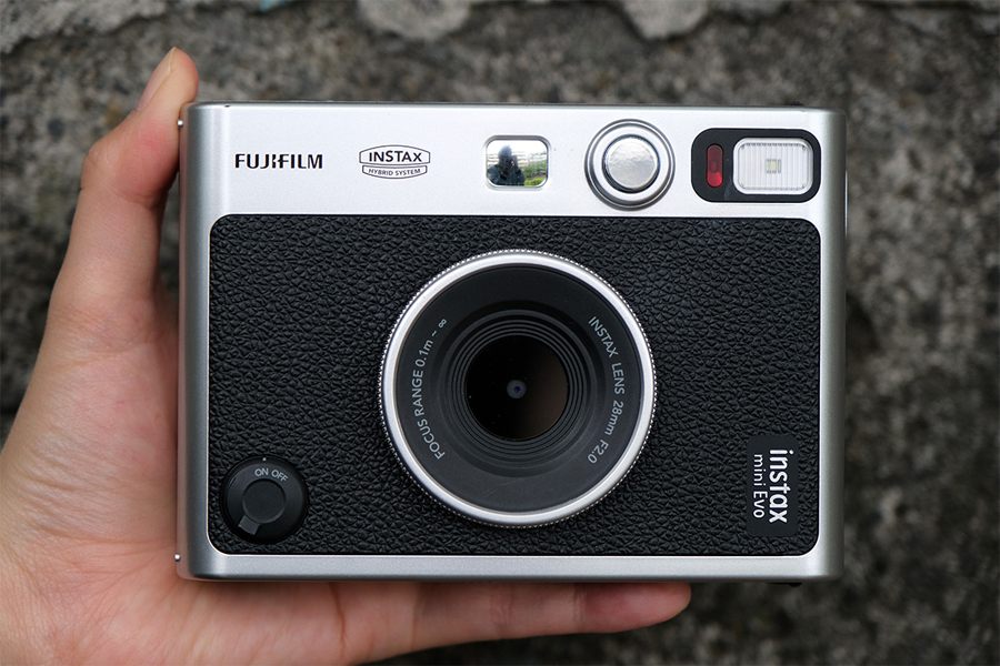 驚きの高画質！ 富士フイルム「instax mini Evo」は大人が使って楽しい新時代チェキ - 価格.comマガジン