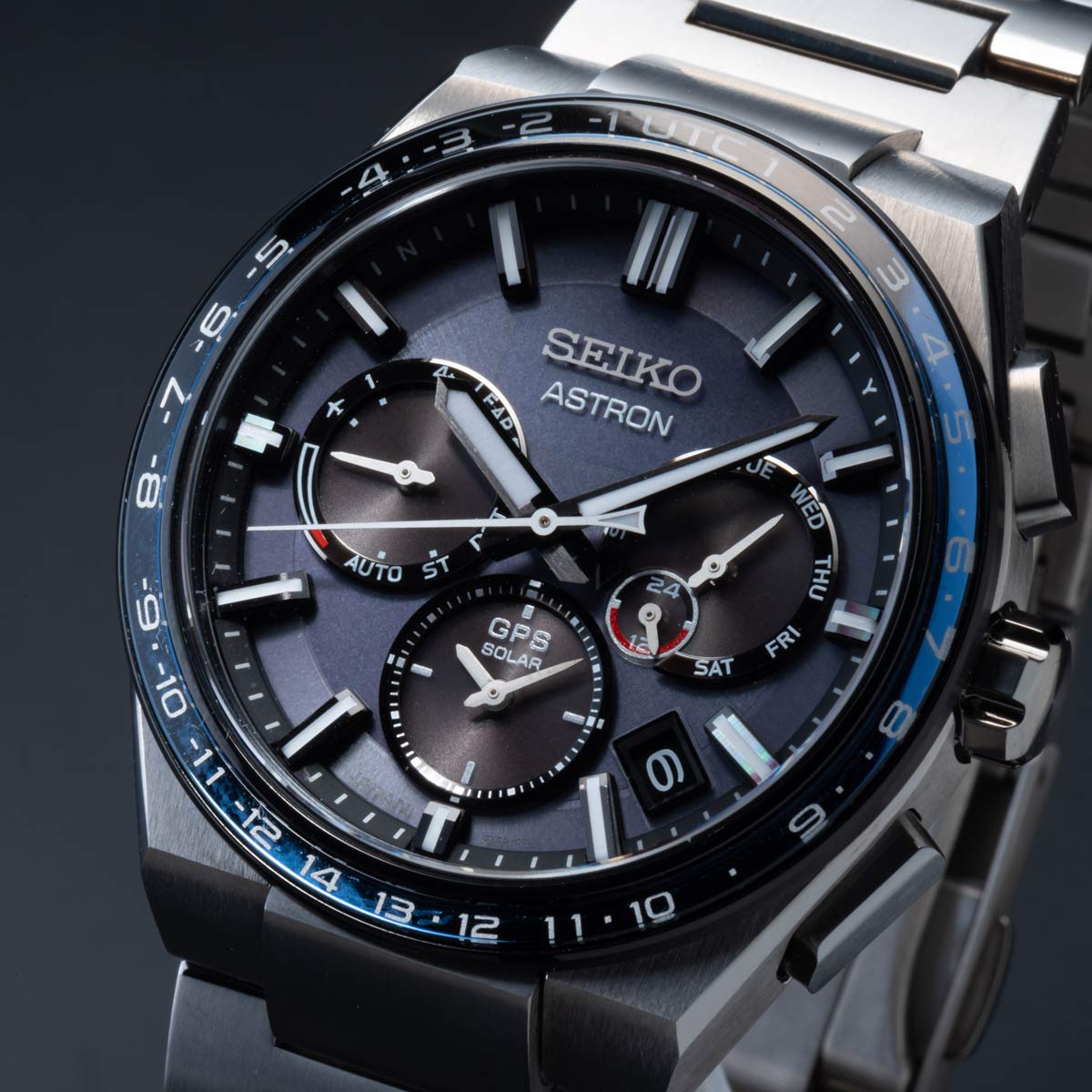 「セイコー アストロン」の新作「ネクスター」は、次世代リーダーの手元によく似合う