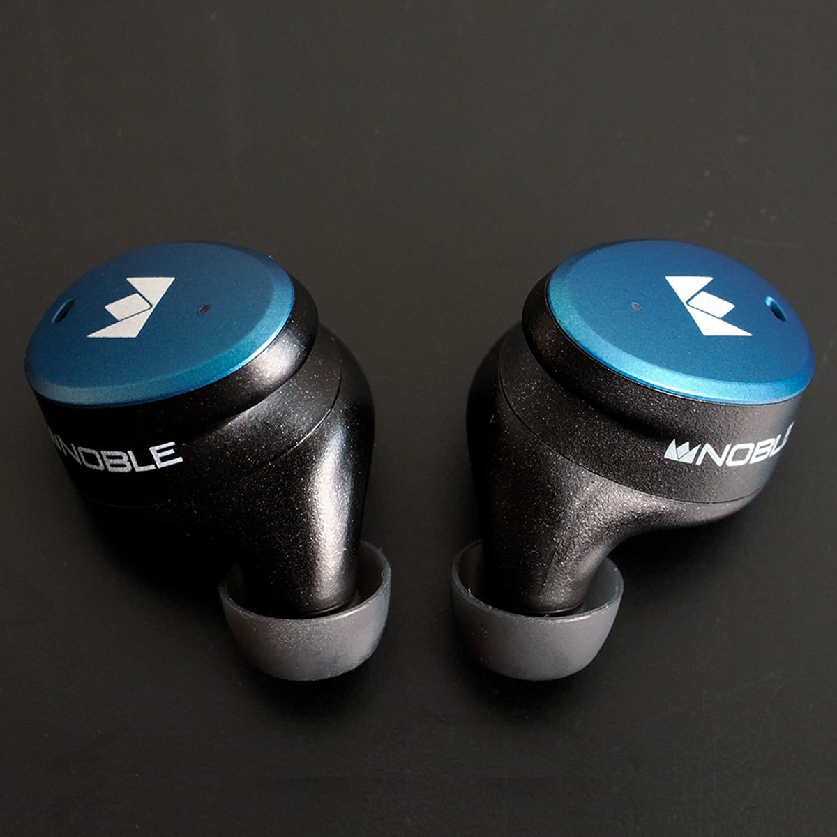 Noble Audio��ANC���ڊ��S���C�����X�uFoKus H-ANC�v���uFoKus PRO�v�Ɣ�ׂĂ݂�