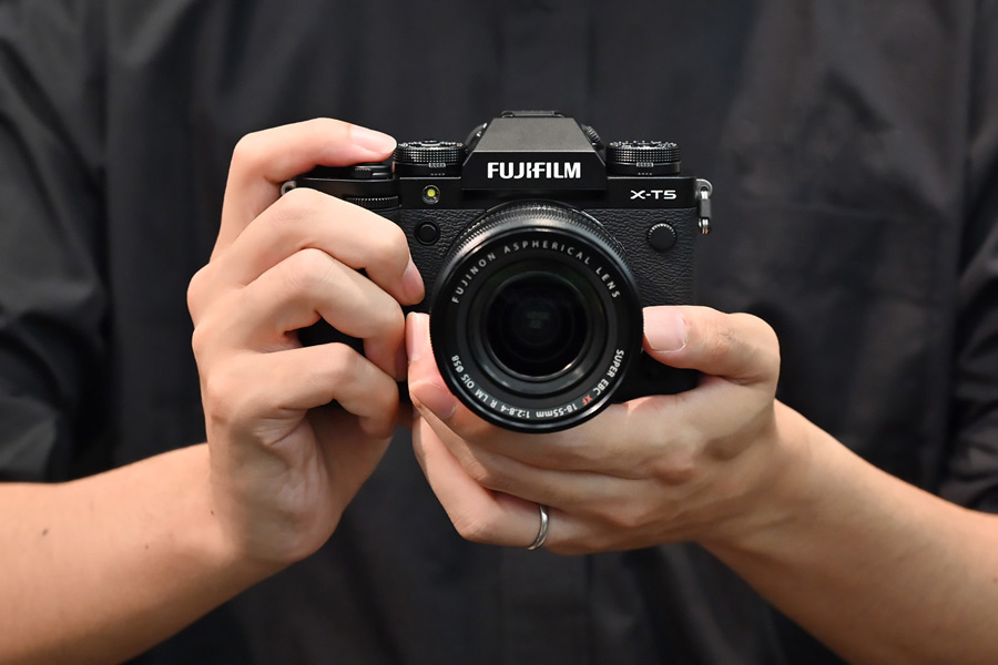FUJIFILM X-T5 ボディ シルバー - デジタルカメラ