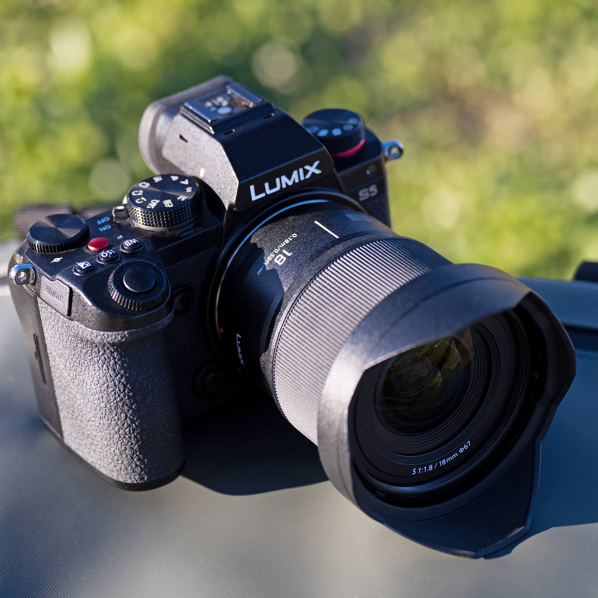 LV[ő劈ԈႢȂI RpNgȒLpYuLUMIX S 18mm F1.8vr[