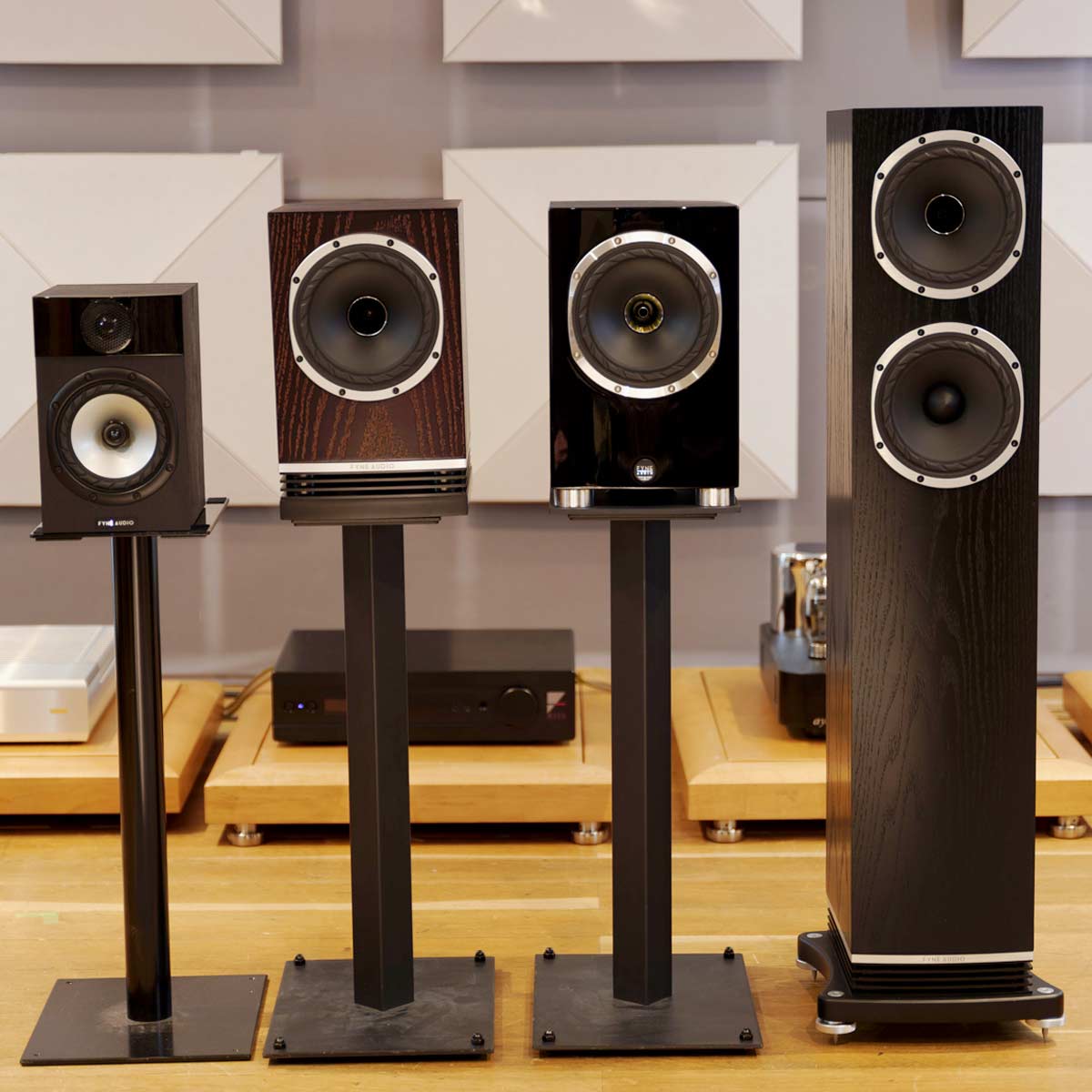 �Ⴍ�Ƃ��m���ȋZ�p�́B�V�i�C�s�̃X�s�[�J�[�u�����hFYNE AUDIO