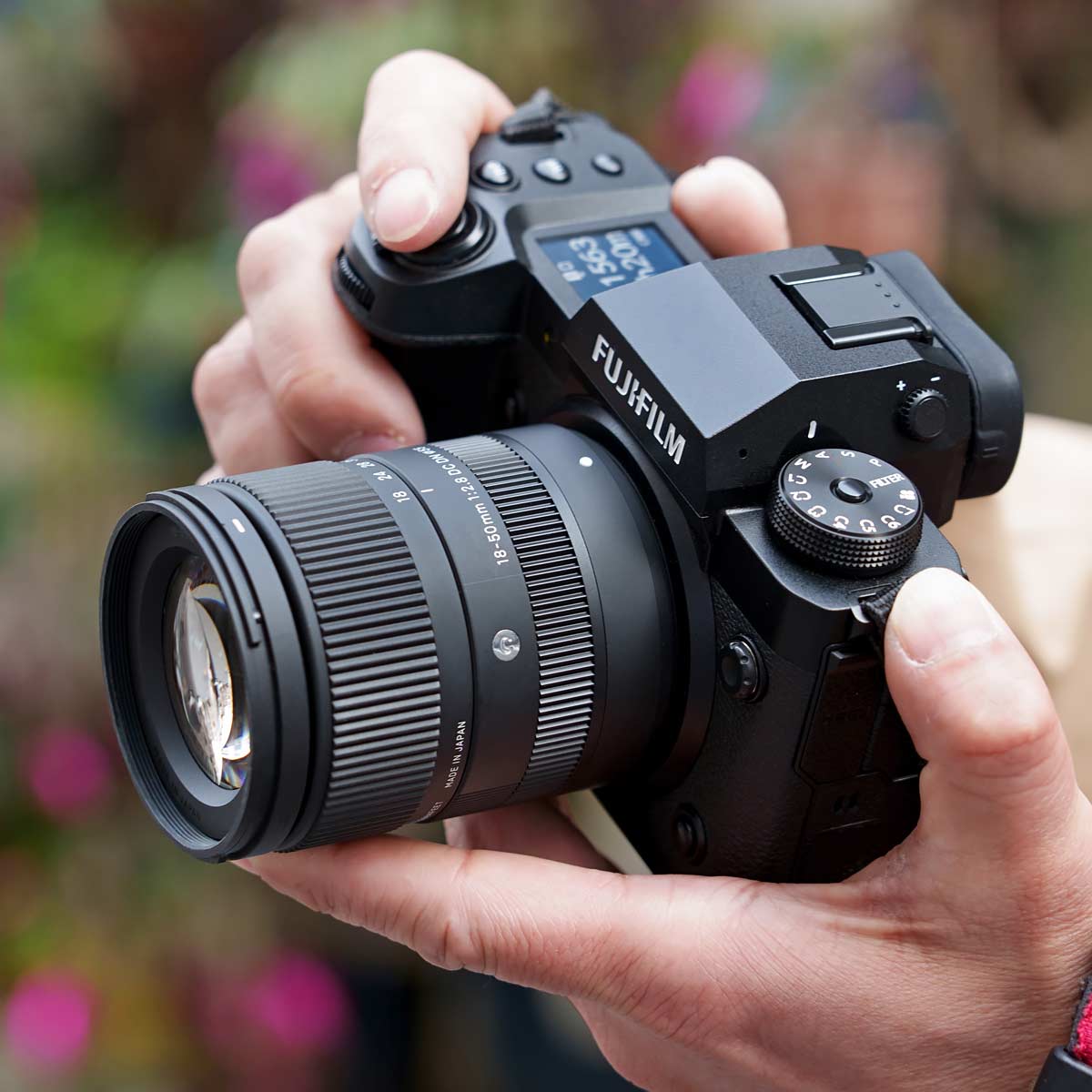 VO}u18-50mm F2.8 DC DNv̖͂XV[Y[U[ڐŃr[