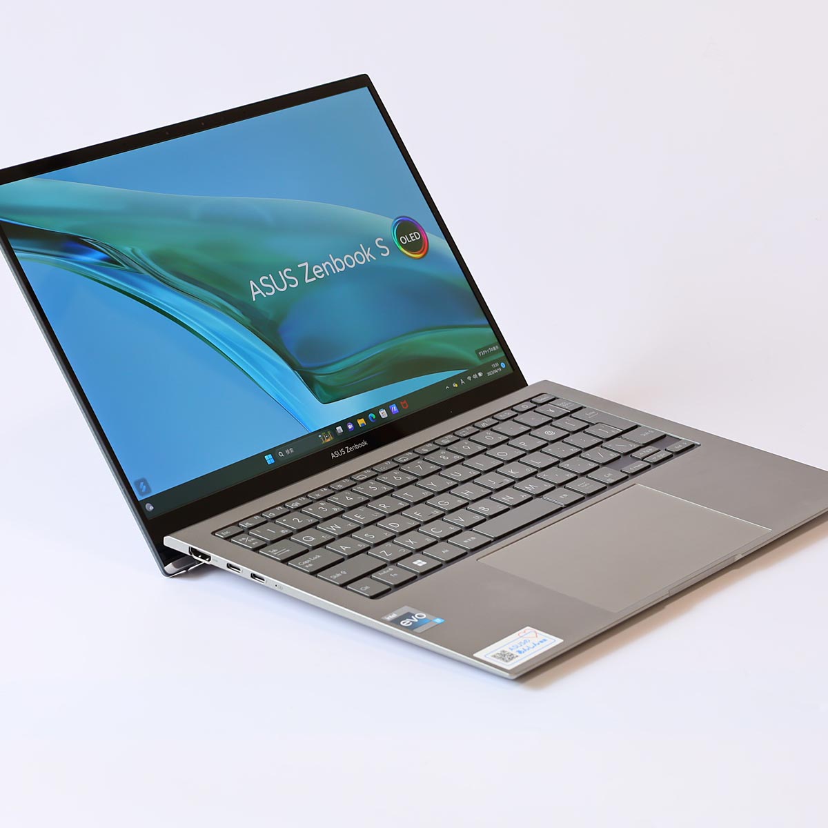 Ŕ10.9mm̃X{fBɔȗL@ELځAASUS̍ŐVuZenbook S 13 OLEDv̎͂́H