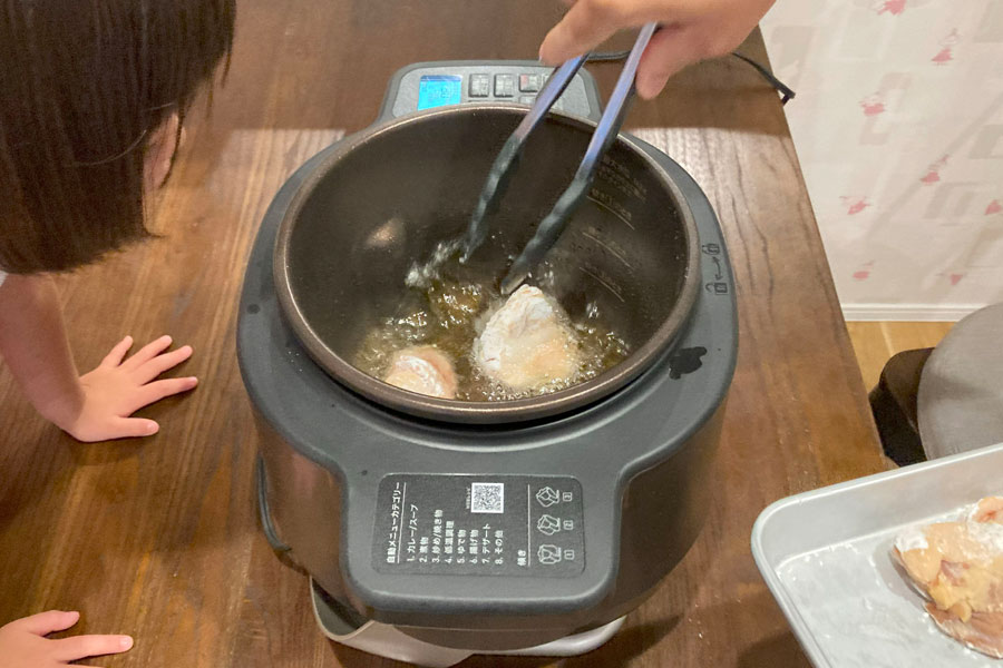 アイリスの“回る”調理鍋は想像の斜め上をいく「おいしさ」とほったらかしOKな「手軽さ」が魅力 - 価格.comマガジン