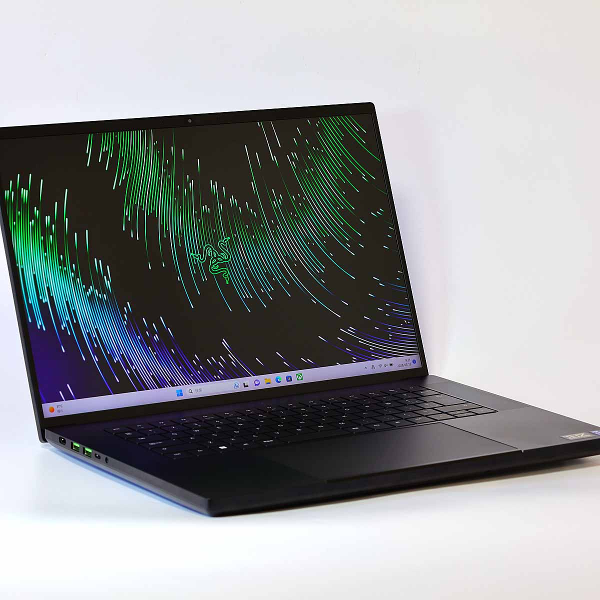 ufA[hMini LEDfBXvCvĉH nCXybNQ[~OPCuRazer Blade 16vr[