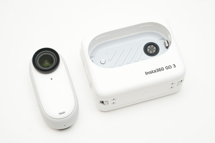 親指サイズの超小型「Insta360 GO 3」！ ディスプレイ付きポッドが付属