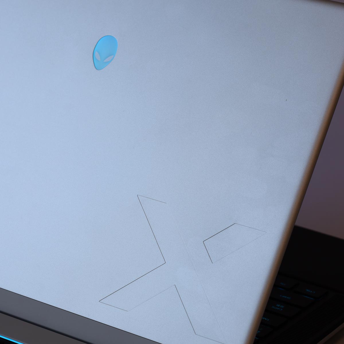 fuAlienware x16vr[A2cm؂X{fBCore i9RTX 4070𓋍