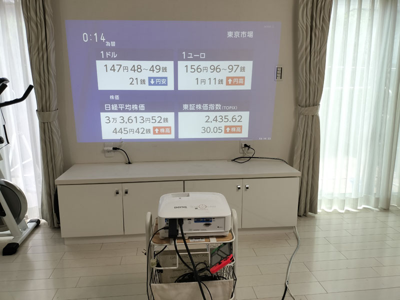 テレビなしのプロジェクター生活2年半！ 迫力の大画面からもう抜け出せ