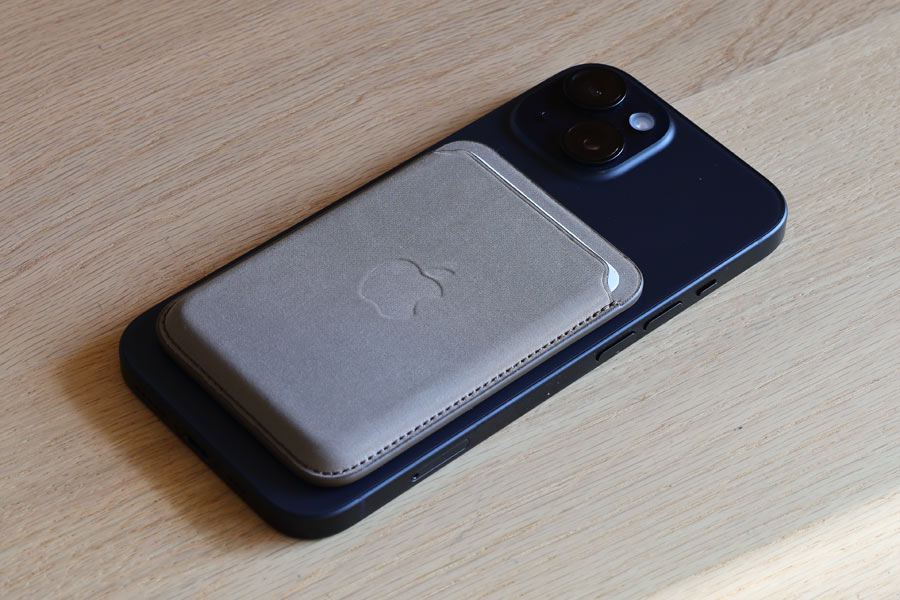 上品な Apple Apple MagSafe対応iPhoneファインウーブンウォレット 