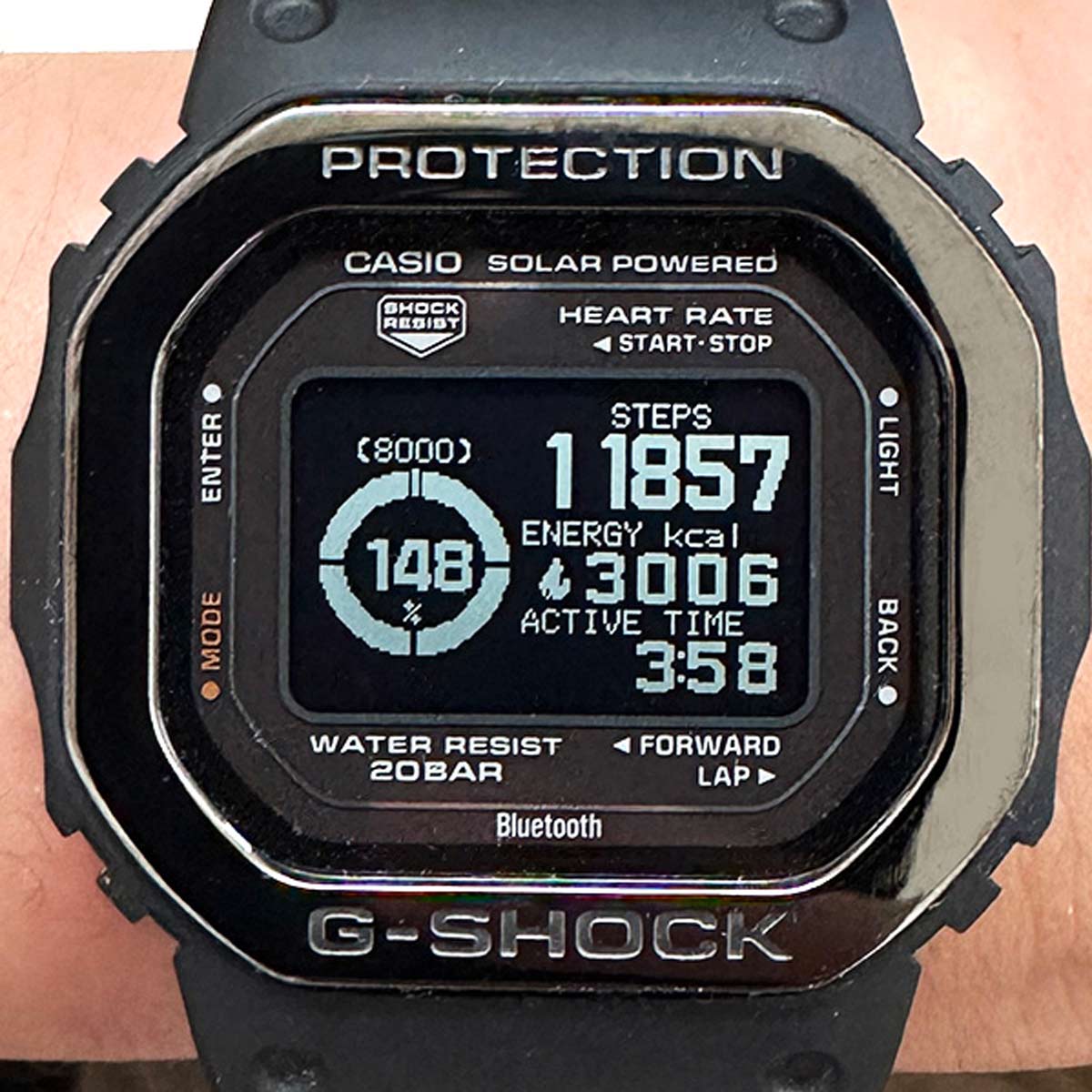 G-SHOCK̊p^fUC×SvI ςuG-SQUAD DW-H5600v