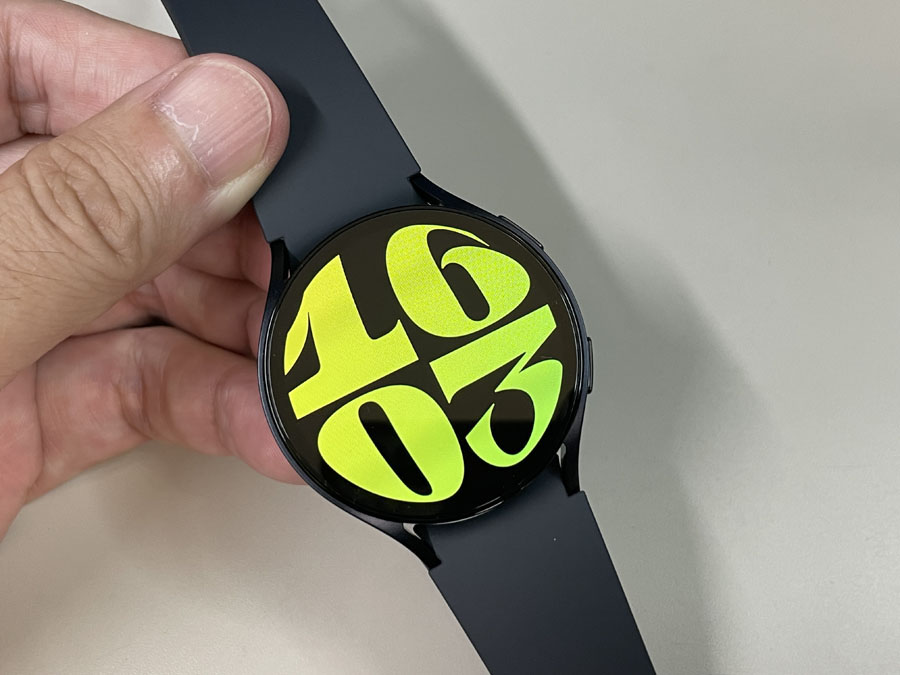 Suica対応の「Galaxy Watch6」を試す！ ミニマルデザイン＆大画面が