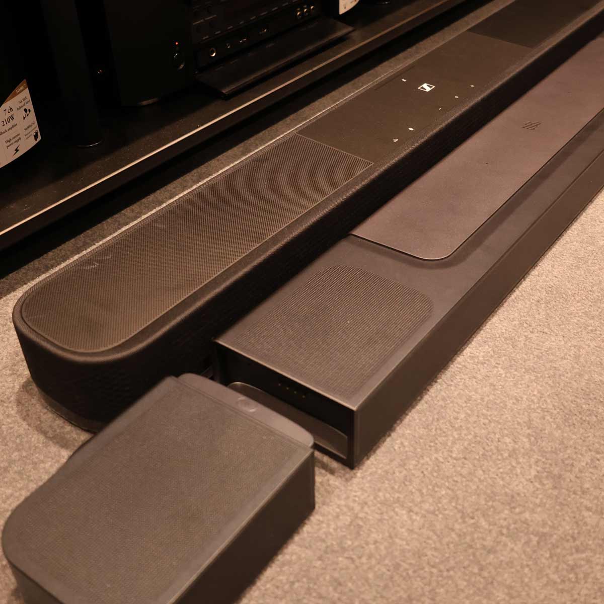 JBLuBAR 1000vƃ[nCU[uAMBEO Soundbar PlusvDTSŒׂĂ
