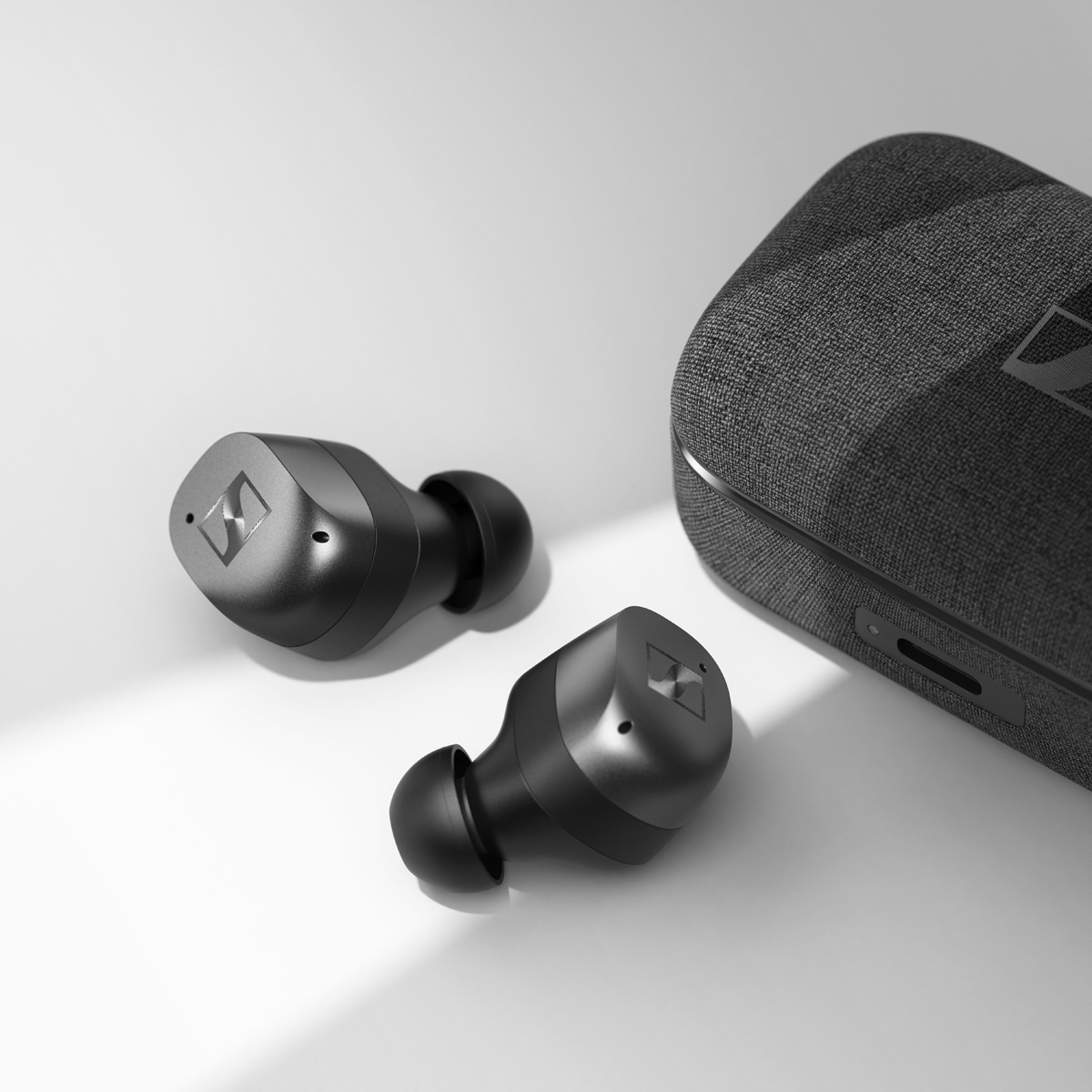 LC3aptX LosslessɂΉI [nCU[uMOMENTUM True Wireless 4v