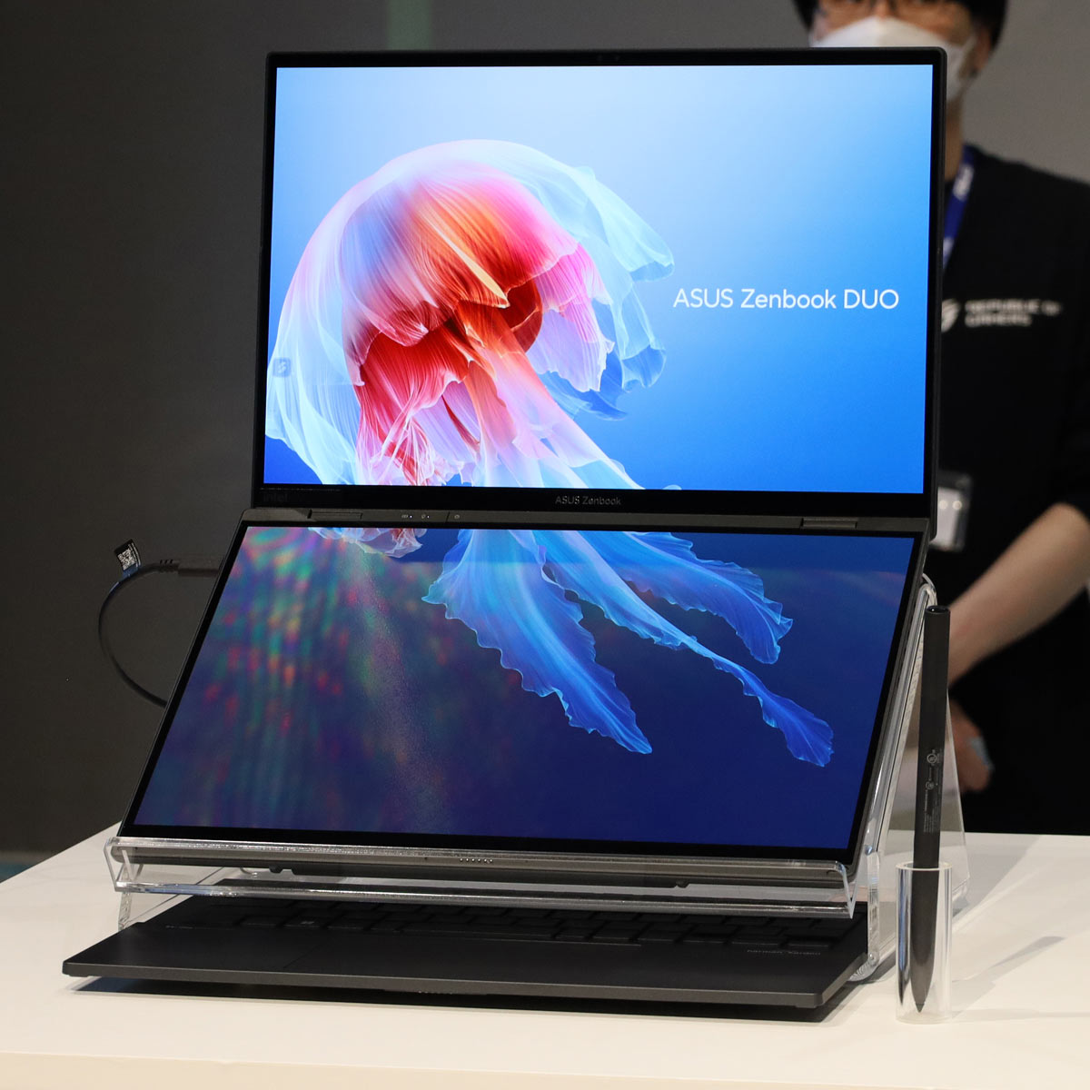ASUS2PCuZenbook DuovoI CPUɂCore Ultra 9𓋍