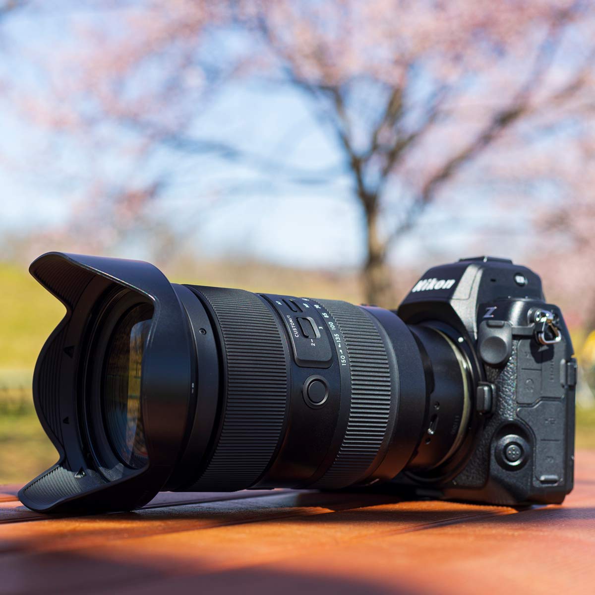 �j�R���uZ 8�v×�^�������u35-150mm F/2-2.8 Di III VXD�v�ō�˂̑��炫�����B��