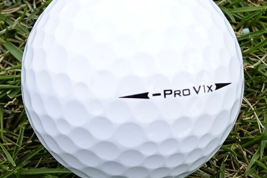 新顔の“レフトダッシュ”って何!? 最新のタイトリスト「PRO V1」3種を 